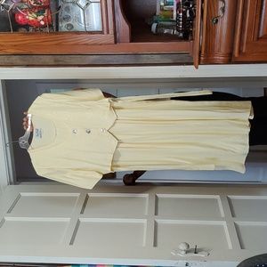 Beautiful yellow dress size 16